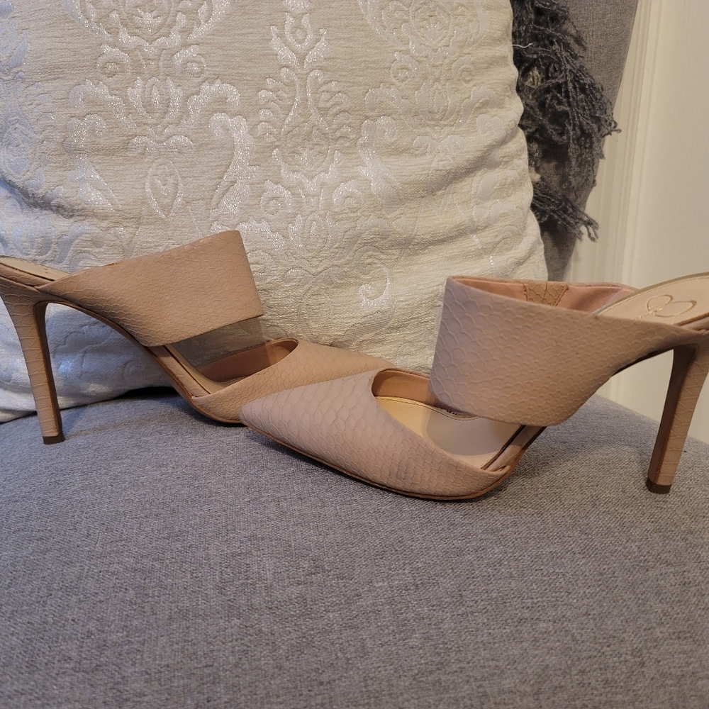 Jessica Simpson Taupe Pointed Toe Mules with Gold Trim - Picture 5 of 6